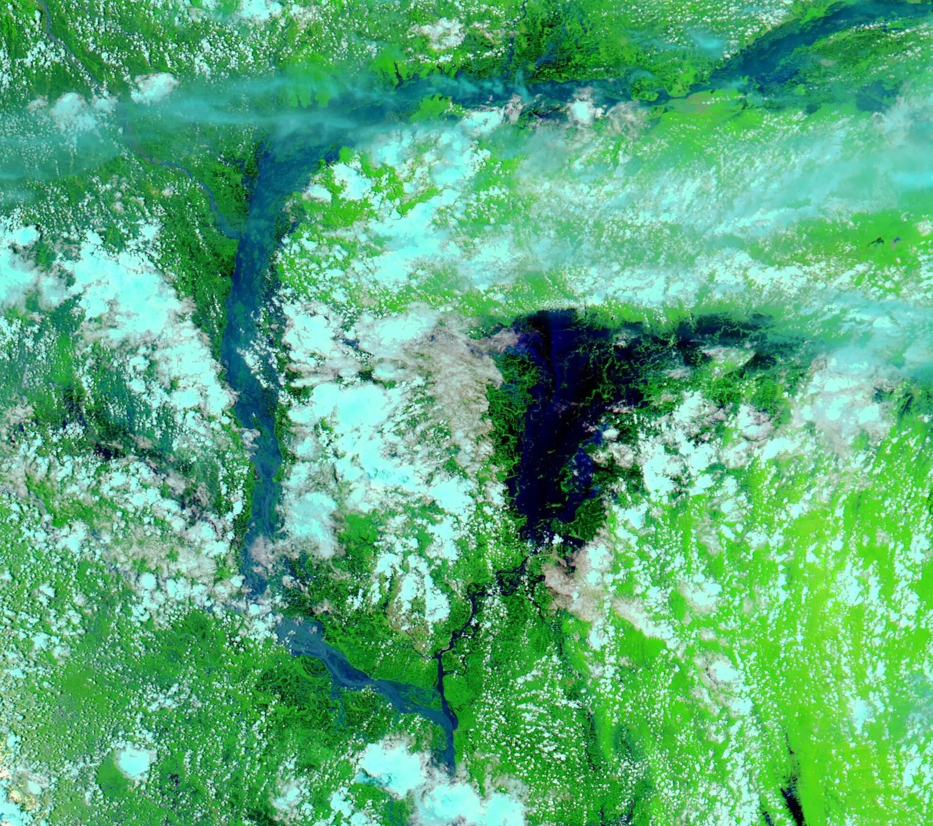 Image MODIS du 30 juillet 2020 montrant de vastes surfaces inondées au Bangladesh pendant la mousson.